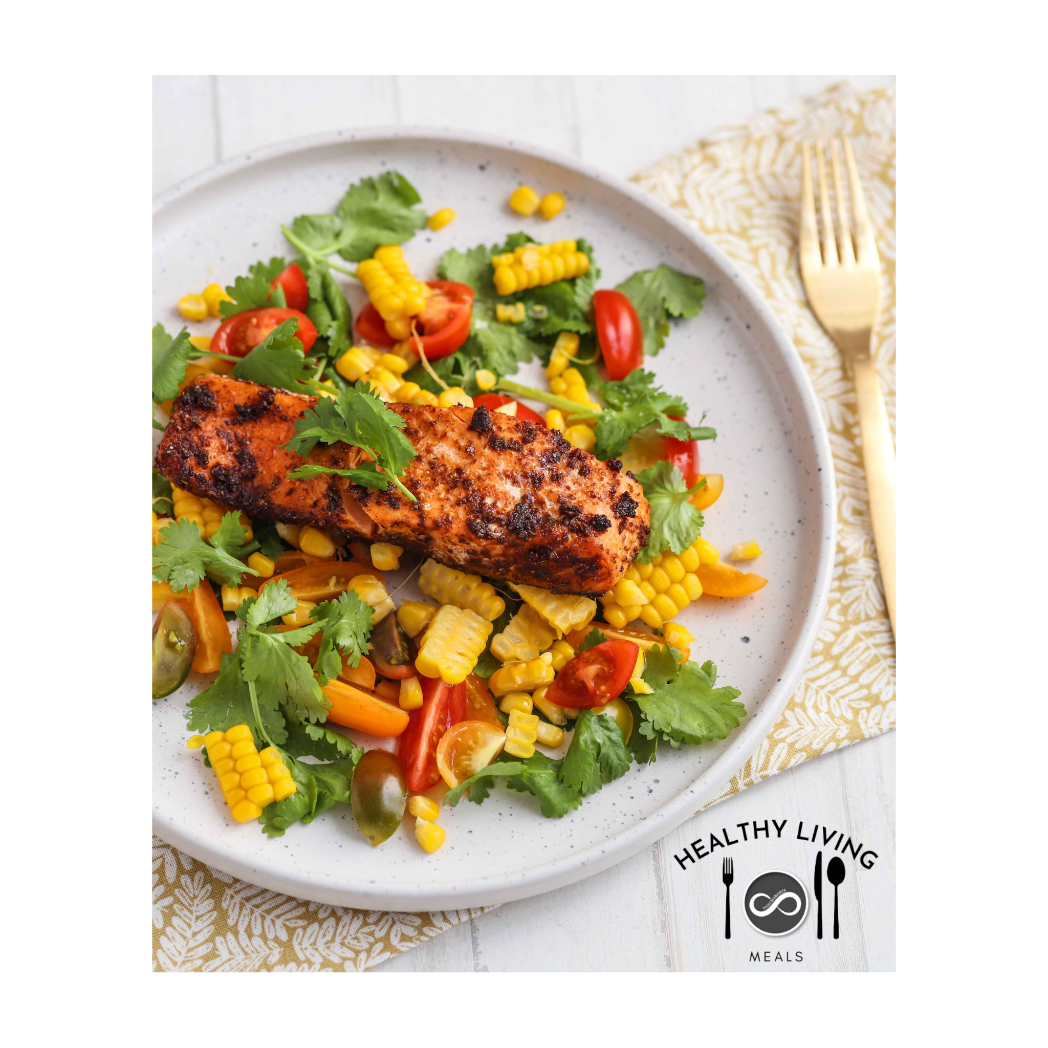 Healthy Living Meals - Salmon recipe cajun-salmon-corn-salad - Healthy Living Meals - TIOLI Moments - Fish - Tomatoes - Corn - Lettuce - Anti-inflammatory meal